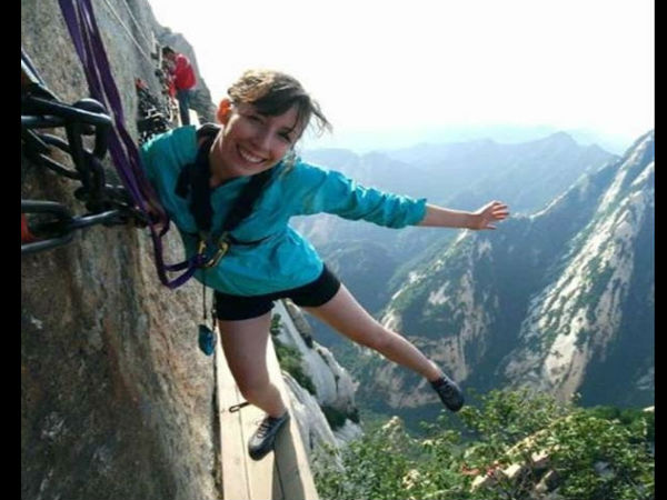 ஆத்தாடி இதுல போய் நடக்கறாங்களா