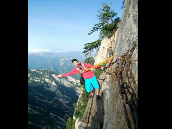 ஆத்தாடி இதுல போய் நடக்கறாங்களா