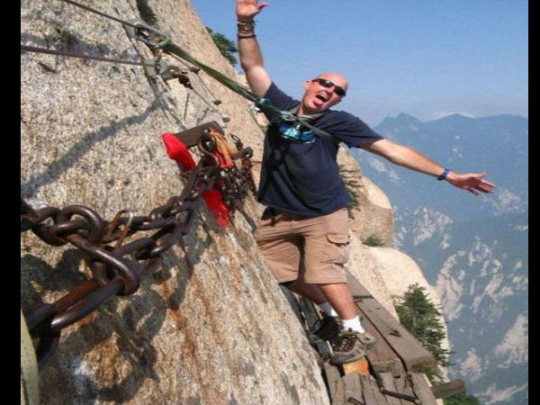 ஆத்தாடி இதுல போய் நடக்கறாங்களா