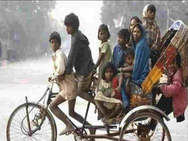 இங்க பாருங்க நம்ம இந்திய சாகசத்த...