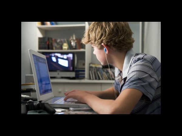 டி.வியுடன் கம்பியூட்டரை இணைப்பது எப்படி?