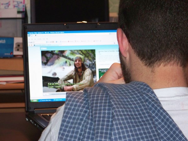 டி.வியுடன் கம்பியூட்டரை இணைப்பது எப்படி?