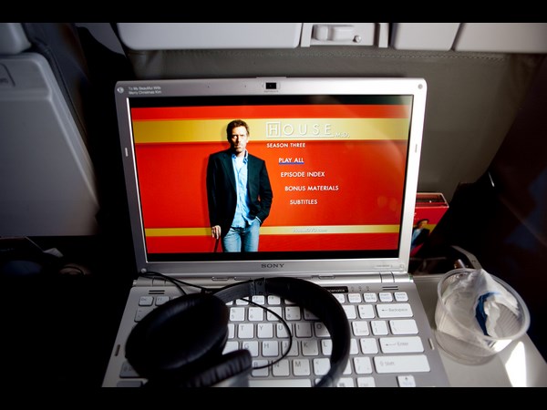 டி.வியுடன் கம்பியூட்டரை இணைப்பது எப்படி?