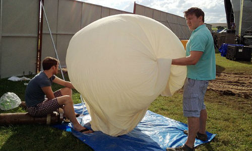 விண்வெளியில் செல்ஃபி எடுக்க ரூ.50,000