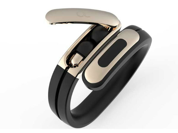 வெளியே ஸ்டைல் பேண்ட், உள்ளே ஹெட்செட்..!