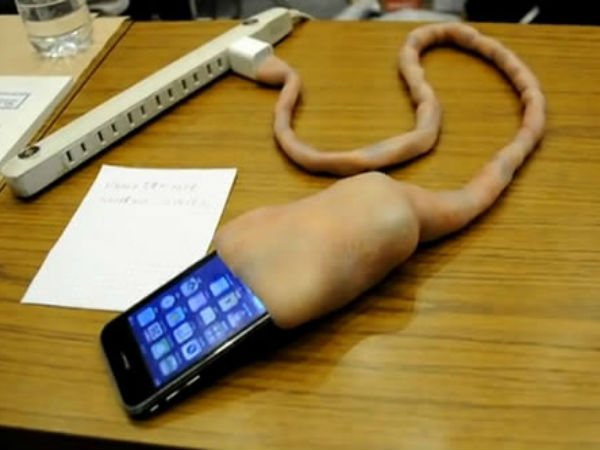 அம்ப்லிக்கல் கார்ட் ஐபோன் சார்ஜர் :