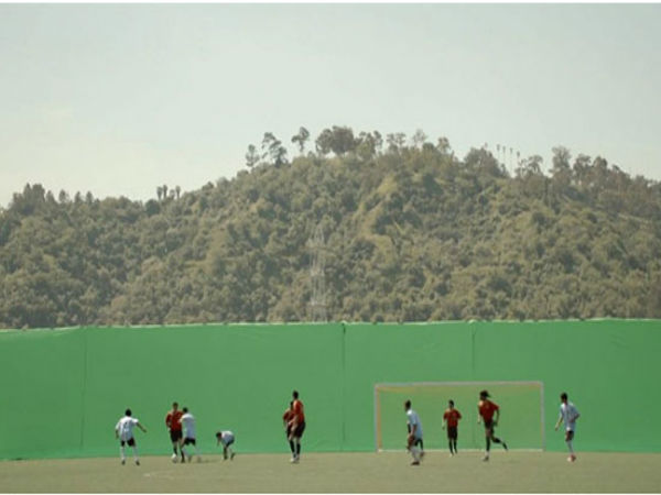 தி சீக்ரெட் இன் தேர் ஐஸ்