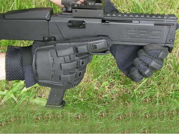 மேக்புல் எஃப்எம்ஜி-9