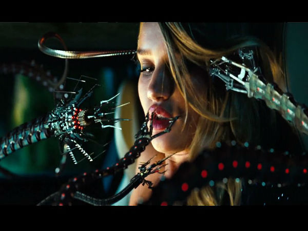 பின்னணி :