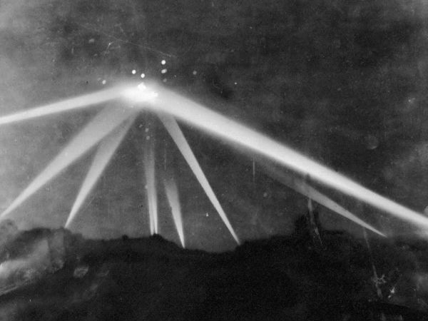 பிரம்மாண்ட ஒளி :