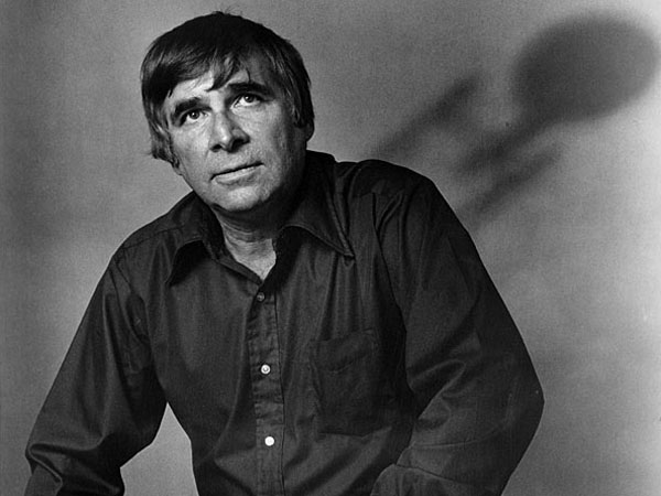 01. மனித சாம்பல் :