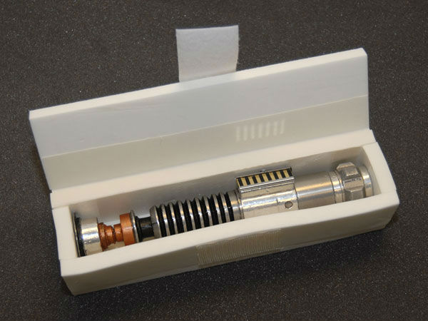 08. லைட்சாபெர் :