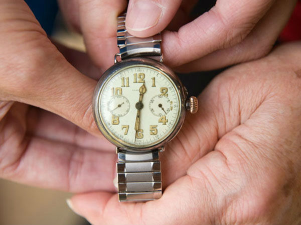 09. அமிலியா ஏர்ஹர்ட் வாட்ச் :