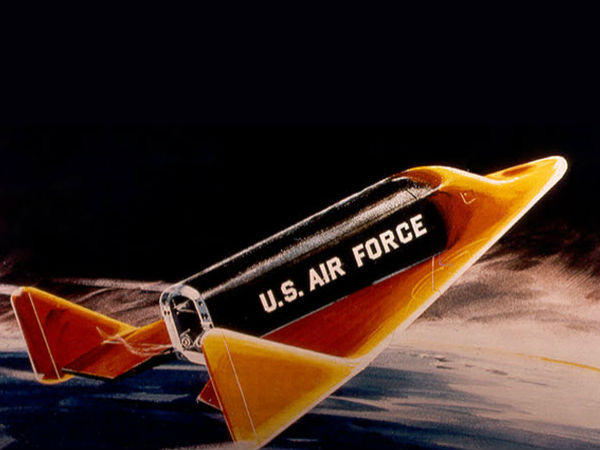  டய்னா-ஸோர் (Dyna-Soar) :