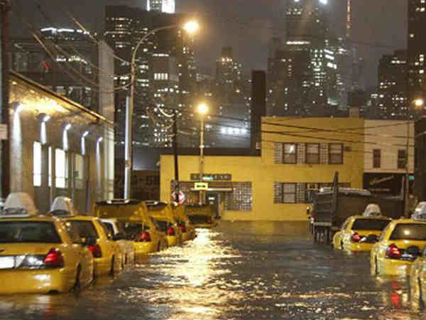 கடலுக்குள் :