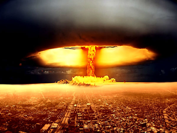 அணு ஆயுதப்போர் (Nuclear War) :