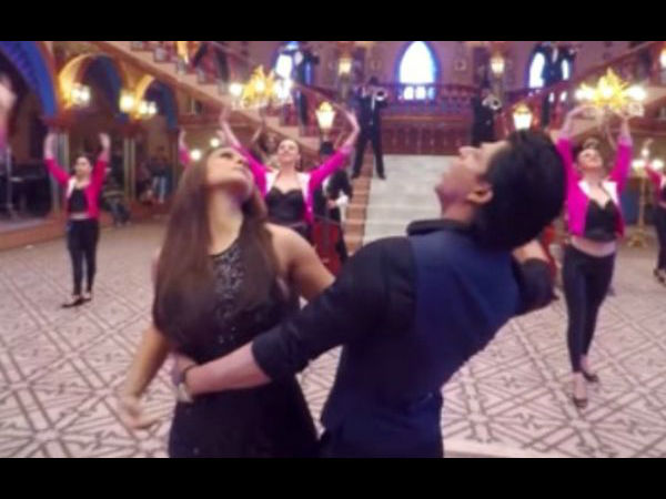 முதல் பாலிவுட் பாடல் காட்சி :