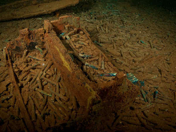 வெடிப்பொருட்கள் :