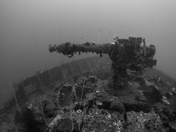 போர் கப்பல் :