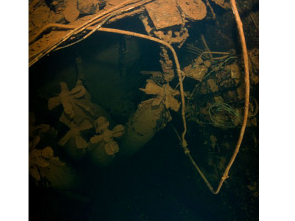 நீர்மூழ்கிக்குண்டுகள் :