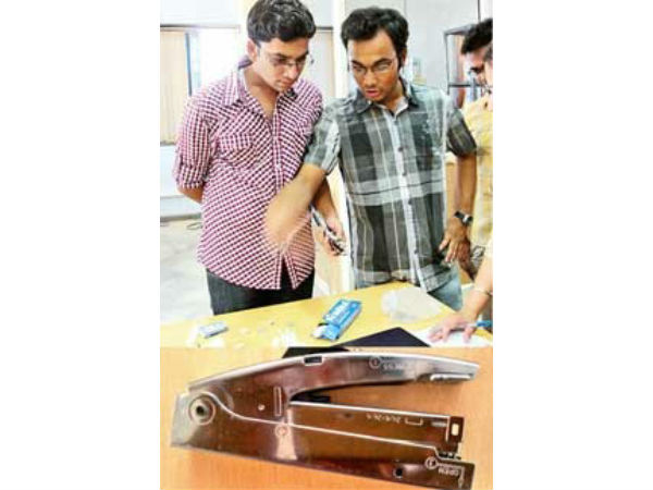 டூயல் பின் ஸ்டாப்ளர்