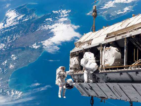 டிஸ்கவரி ஸ்பேஸ் ஷட்டுள் :