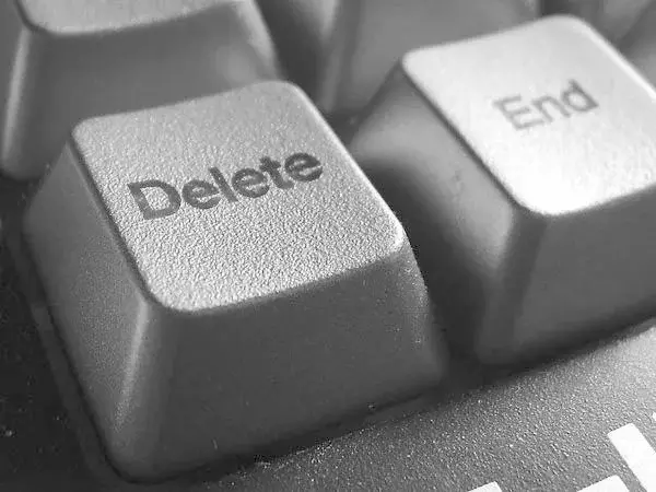 கார்டை ரீடரின் உள் நுழைக்கவும்: