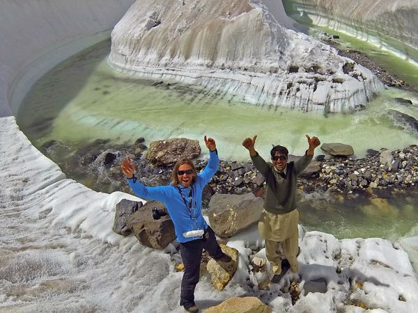  உறையும் - மறையும்  :