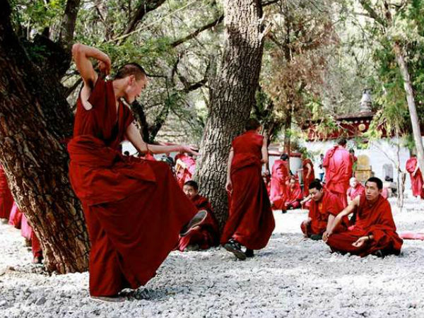 09. திபெத்திய துறவிகள் :