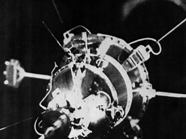 விழுந்து நொறுங்கியது :