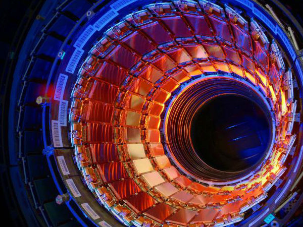 03. லார்ஜ் ஹாட்ரோன் கொல்லிடர் :