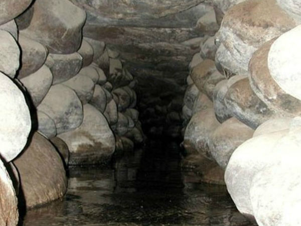 கோர்க்ஸ்க்ரூ வடிவ சுரங்கங்கள் :