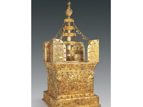 வெள்ளி கலசம் :