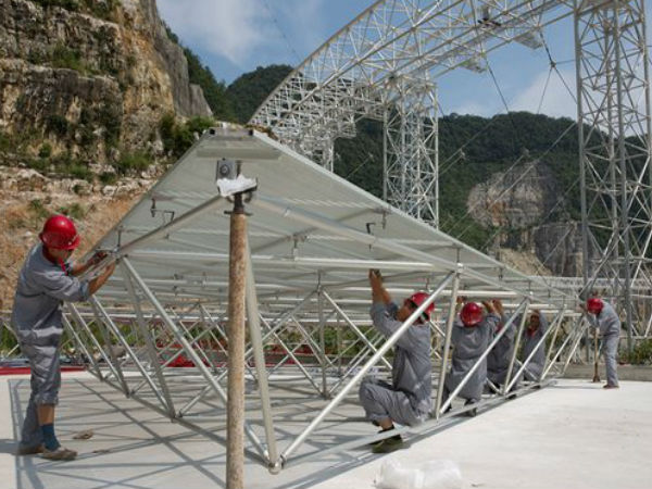 பிரம்மாண்ட கட்டமைப்பு :