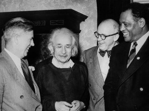  புகைப்படகலைஞர்கள் :