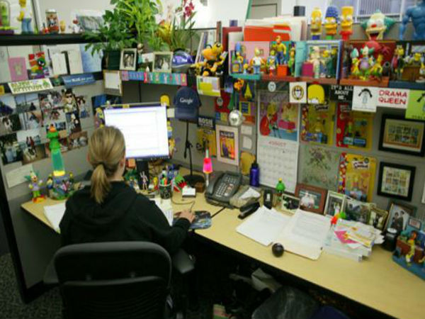 சக தொழிலாளர்களுடன் :