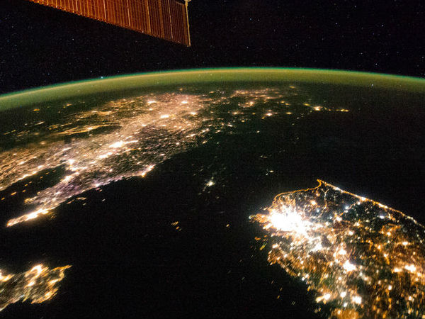 பகலிலும் :