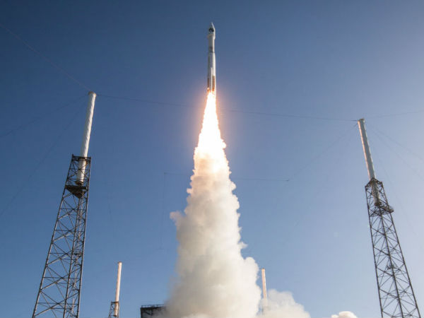 ராக்கெட்டில் ஏறி உளவு பார்க்க கிளம்பிய 'ஒரு சிறிய டிராகன்'..!