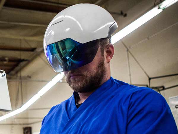 இதுதான் ஸ்மார்ட் ஹெல்மெடி (Daqri Smart Helmet)