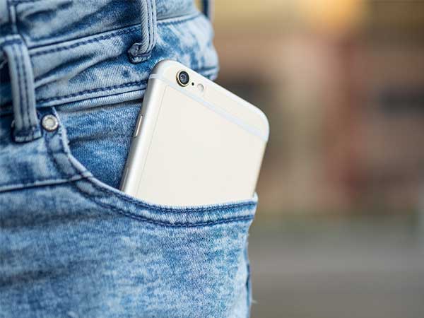 உடல் பாகங்களில் இருந்து செல்போனை தனிமைப்படுத்துங்கள்