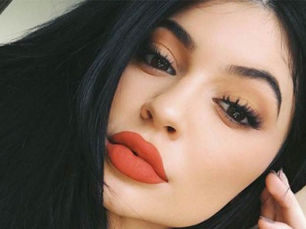 போஸ் எண் 2: குளோஸ் அப் தான் செல்பிக்கு சரியான வழி