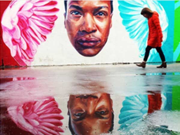 பிரதிபலிப்புடன் விளையாடுங்கள்