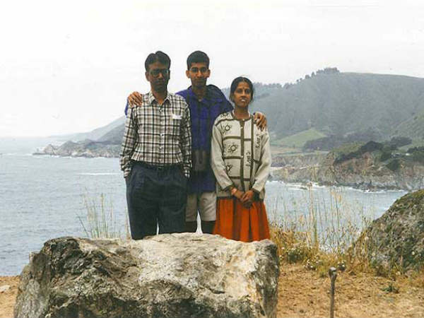 சக தோழர்கள்: