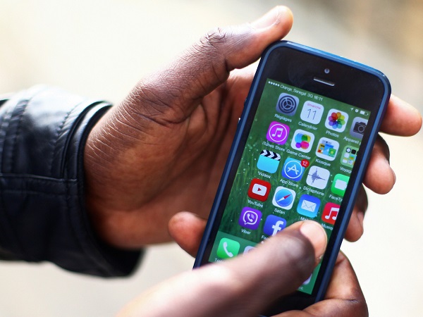 புதிய அதிசய பொருள் : இனி ஸ்மார்ட்போன் உடையாது.!