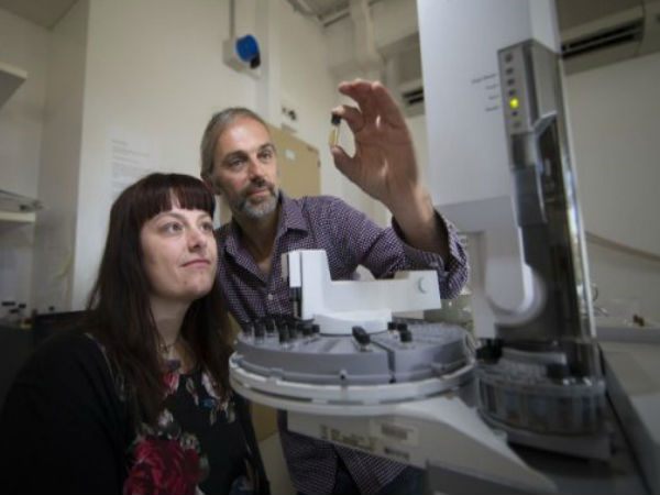 உலகின் முதல் உயிரினம் எது.?