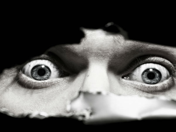 வீட்டுக்கூரைக்கு மேலே ஏற வேண்டும்