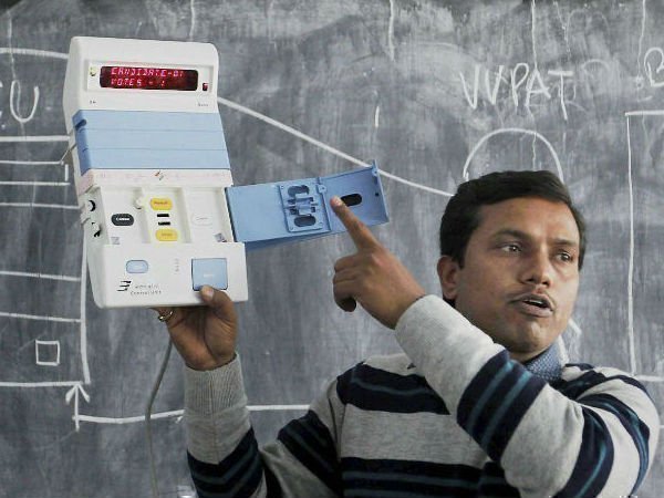 நம்பிக்கையின்கீழ் வாக்குகளை அளிப்போம்