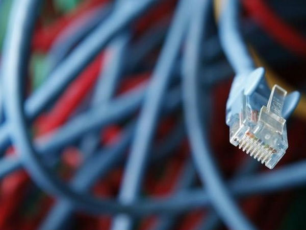 அதிவேக தரவை வழங்குகிறது