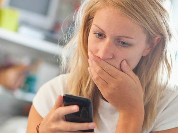 இரகசிய வீடியோ ரெக்கார்டிங் : உஷார் மக்களே.!