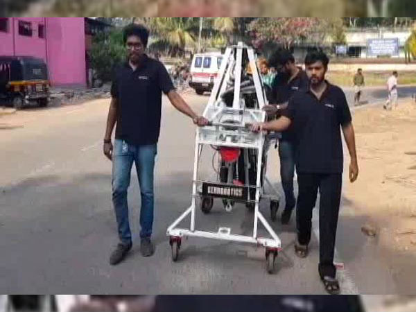 இந்த ரோபோட் எப்படி வேலை செய்யும்.?